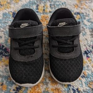Toddler Nike Sneakers, Size 6C, Black And White, Toddler Shoes